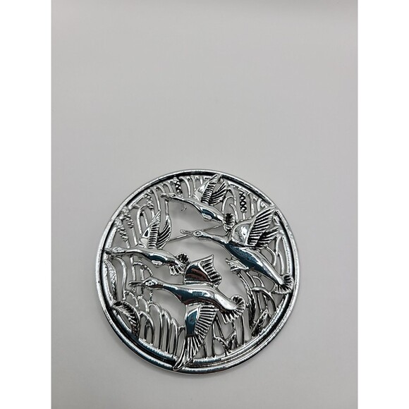 Vintage Sarah Coventry Brooch Pin Round Ducks Birds Fowl Silver Tone - Picture 1 of 13